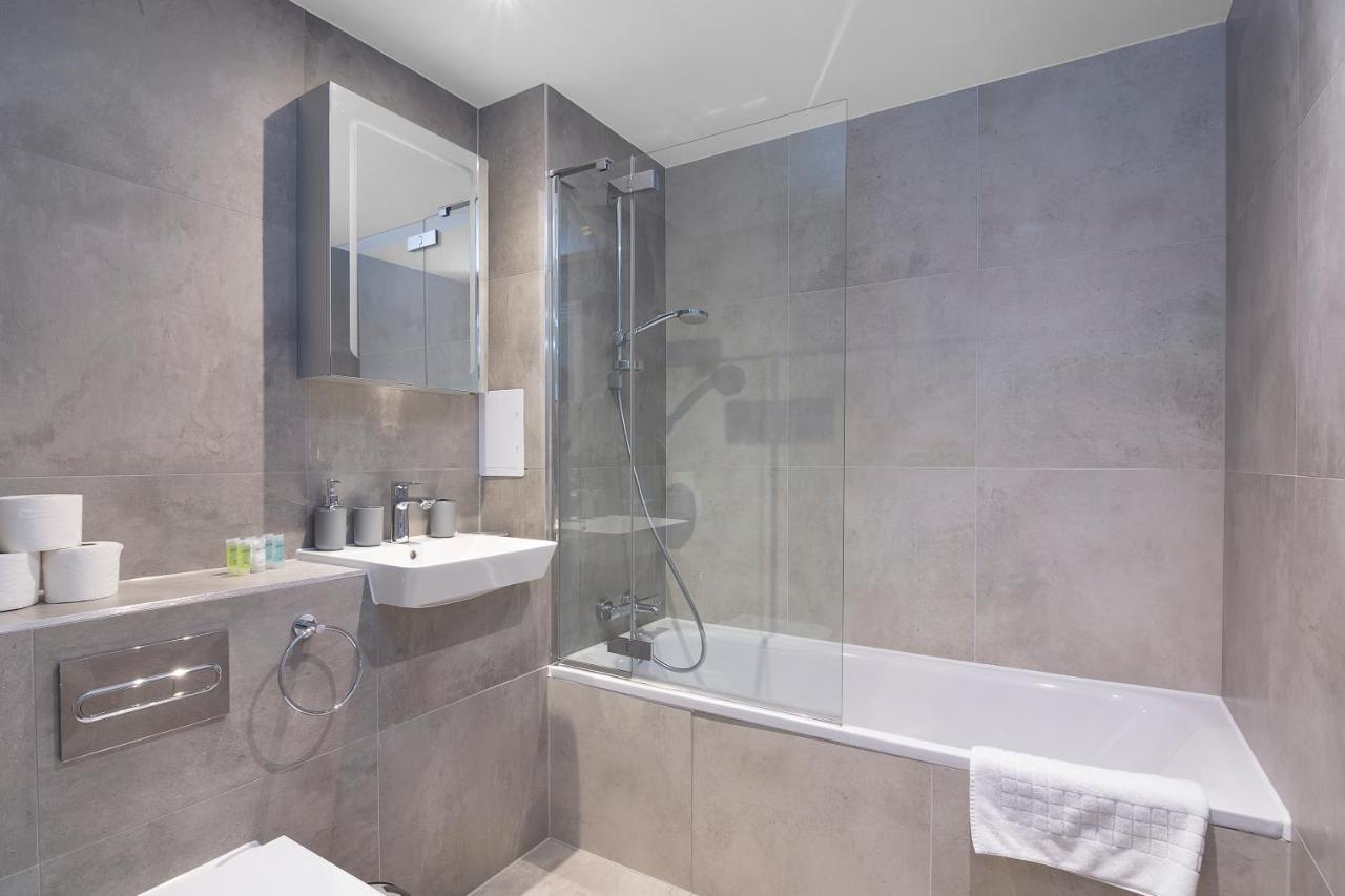 Spacious, Bright & Modern 1 & 2 Bed Apartments At Sligo House - Central Watford Watford  Exterior photo