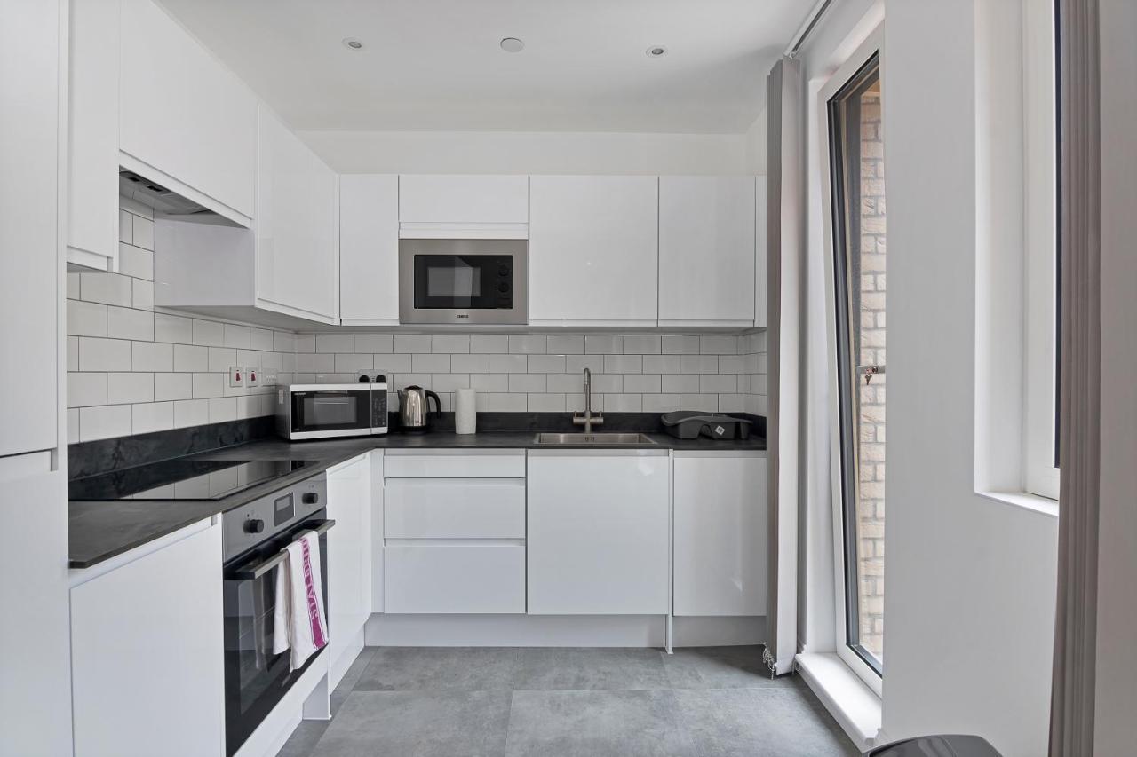 Spacious, Bright & Modern 1 & 2 Bed Apartments At Sligo House - Central Watford Watford  Exterior photo