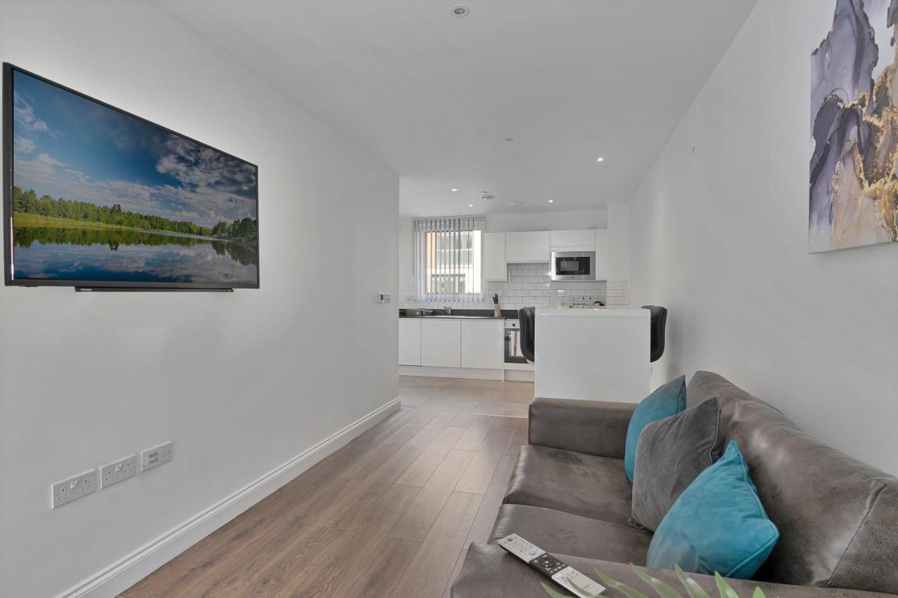 Spacious, Bright & Modern 1 & 2 Bed Apartments At Sligo House - Central Watford Watford  Exterior photo