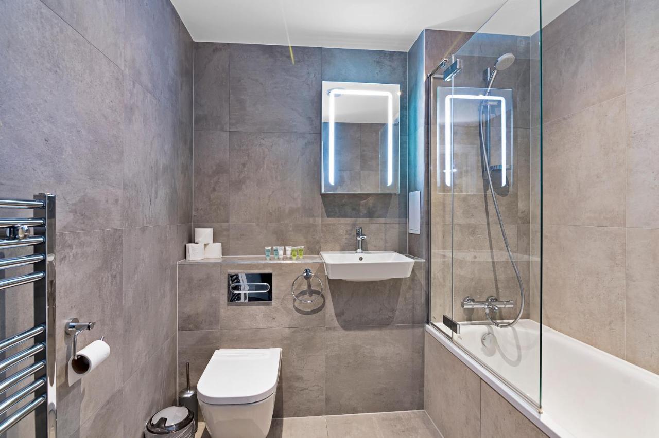 Spacious, Bright & Modern 1 & 2 Bed Apartments At Sligo House - Central Watford Watford  Exterior photo