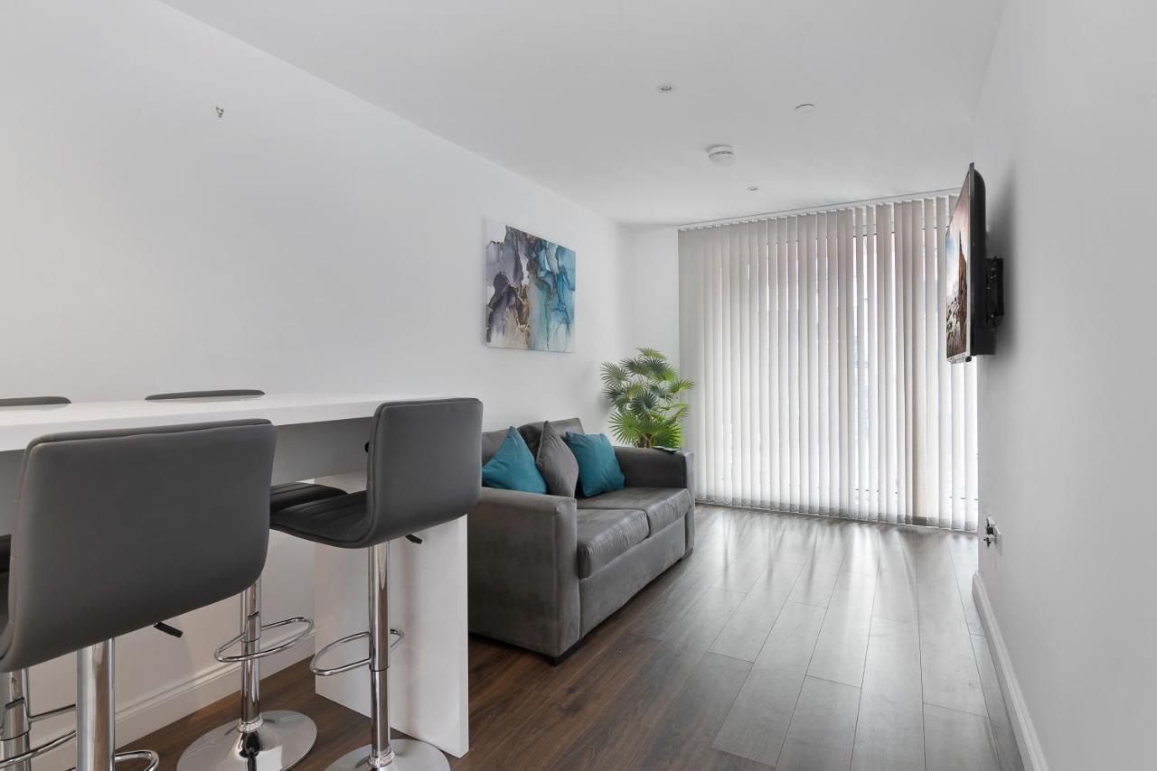 Spacious, Bright & Modern 1 & 2 Bed Apartments At Sligo House - Central Watford Watford  Exterior photo