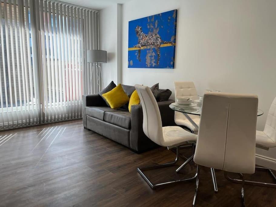 Spacious, Bright & Modern 1 & 2 Bed Apartments At Sligo House - Central Watford Watford  Exterior photo