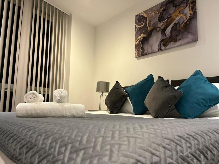 Spacious, Bright & Modern 1 & 2 Bed Apartments At Sligo House - Central Watford Watford  Exterior photo