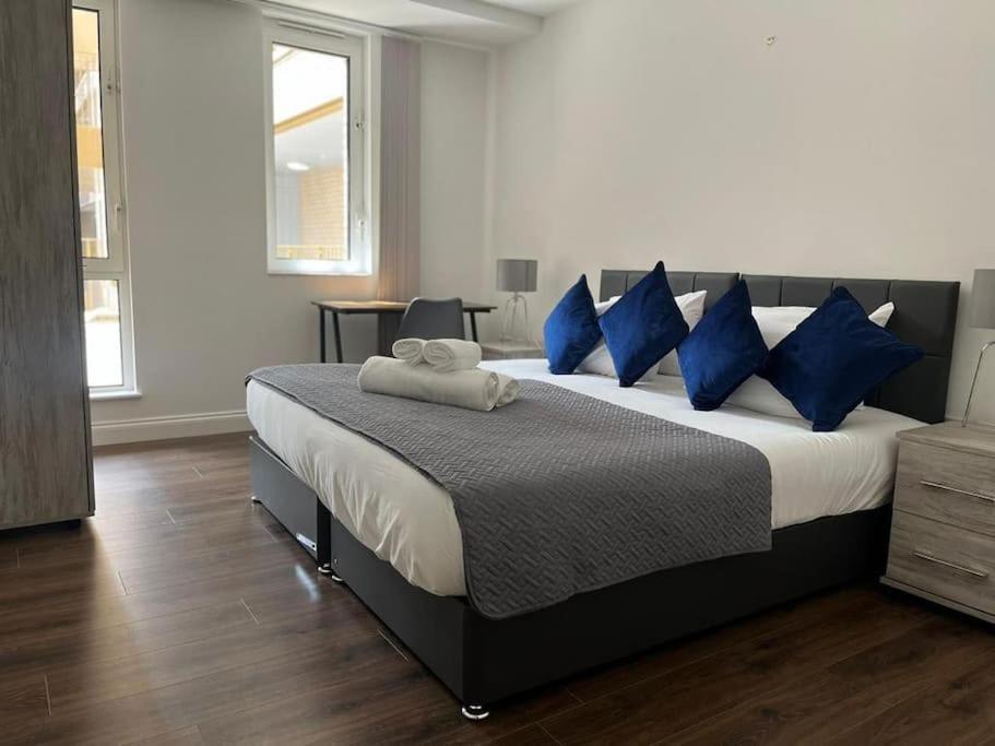 Spacious, Bright & Modern 1 & 2 Bed Apartments At Sligo House - Central Watford Watford  Exterior photo