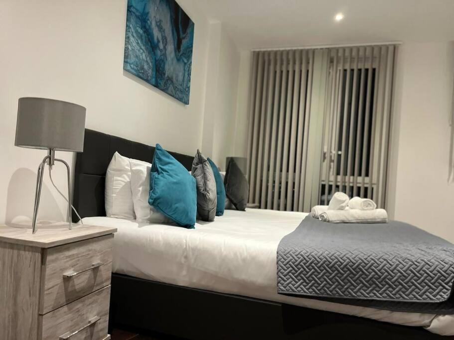 Spacious, Bright & Modern 1 & 2 Bed Apartments At Sligo House - Central Watford Watford  Exterior photo